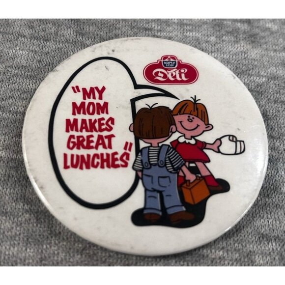 Maple Leaf Deli '' My Mom Makes Great Lunches'' Metal Pinback Button White - Picture 1 of 3